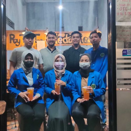 Mahasiswa Kelompok 37 Gandeng Mitra ‘‘ Kedai Rey Thai Tea\\\” dalam Program KKNT-KWU UMAHA 2021