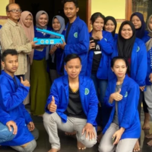 Mahasiswa KKN UMAHA Bantu Alat Produksi Serta Dampingi Masyarakat Dalam Perpanjangan Izin PIRT