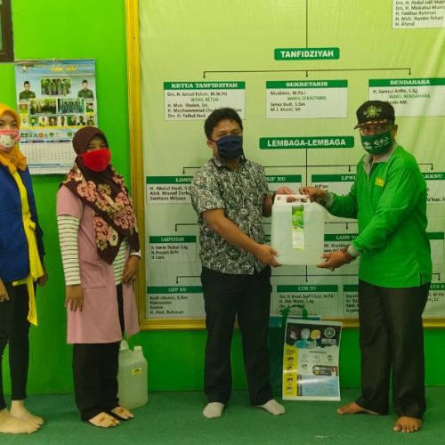 Edukasi Perilaku Hidup Bersih Sehat (PHBS) dan Donasi Alat Cuci Tangan Injak Karya Dosen dan Mahasiswa UMAHA Sidoarjo